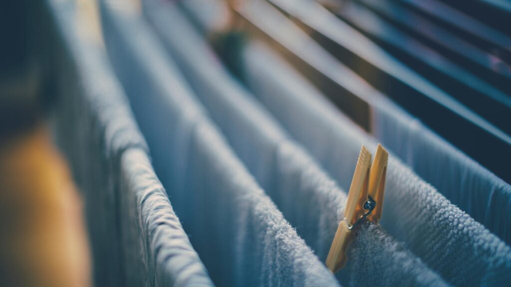 Drying clothes for humidity